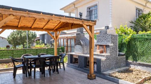 Silivri Villa | Stunning 4-Floor Villa with Sea View & Beach