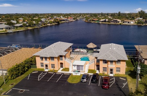 Caloosahatchee Apartment | Stunning 4 Unit Property on Lake Louise With Private Pool