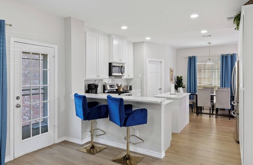 Allen House | Stunning 4BD!Fits all & Pets!N Dallas Suburb, Epic Game-room,W/Fire Pit &IG Wall