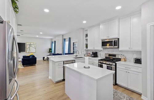 Allen House | Stunning 4BD!Fits all & Pets!N Dallas Suburb, Epic Game-room,W/Fire Pit &IG Wall