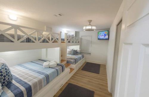 Thomas Drive House | Stunning 4BD Jacuzzi - 4 Min To Beach Panama City