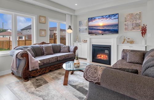 Port Colborne House | Stunning 4bedrooms with 2.5 baths