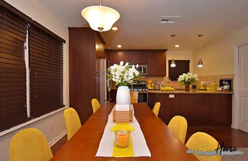 Round Rock House | Stunning 4BR 2BA Sleeps 12 in the Heart of Round Rock
