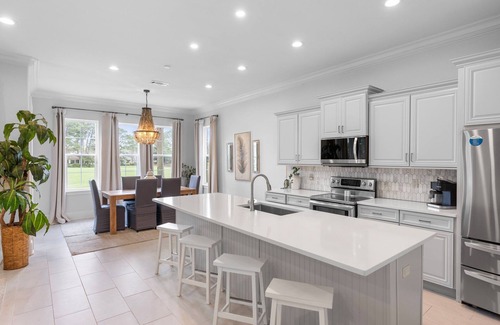 Villa Lago House | Stunning 4BR Beach Villa! 2 GOLF CARTS. Steps to Pool. Beach Tram. Near Wharf