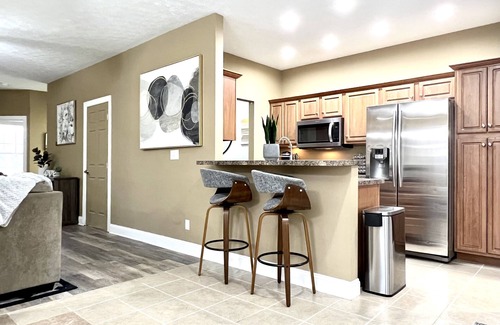 Clayton House | Stunning 4br home close to I-70/75, shopping and countless restaurants