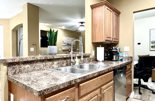 Clayton House | Stunning 4br home close to I-70/75, shopping and countless restaurants