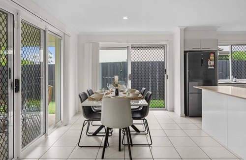 Coomera House | Stunning 4BR Home w/Yard/Parking/Costco/ThemePark