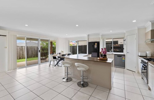 Coomera House | Stunning 4BR Home w/Yard/Parking/Costco/ThemePark