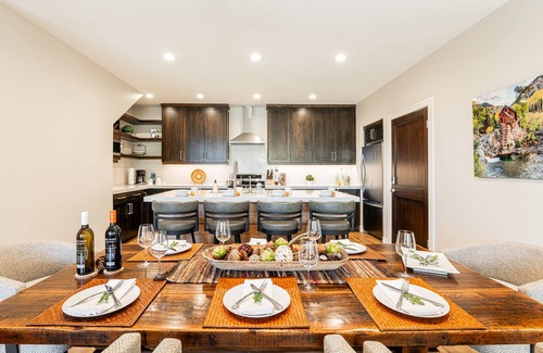 Park Meadows House | Stunning 4BR Townhome with Private Hot Tub, Mountain Views & Close to Ski Resorts!