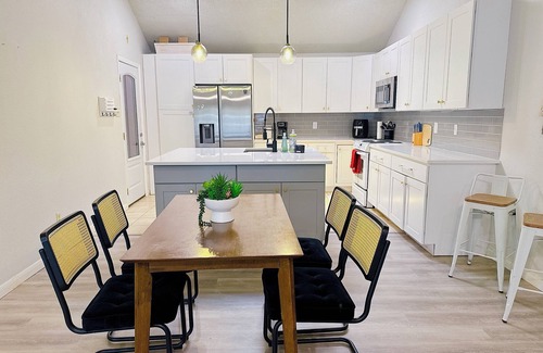 Southeast Arlington House | Stunning 4Br2Ba. Pets Friendly. Extended Stay welcome!