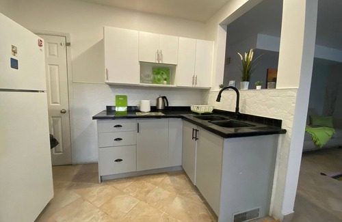 Cote-Saint-Paul House | Stunning 5-Bdrm Home, Gorgeous & Renovated, near Canal Lachine, family size