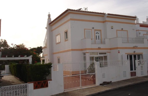 Retur House | Stunning 5 bed 4 bath house with large pool within walking distance of beach.