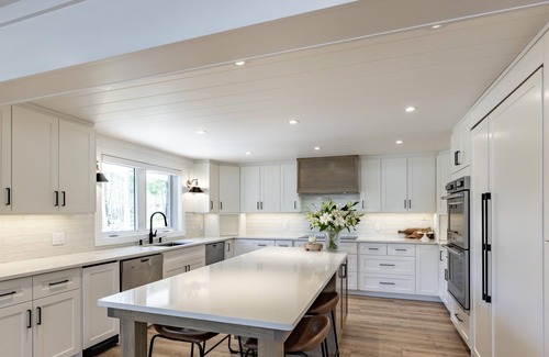 Muskoka Lakes Cottage | Stunning 5 bed 5 bath cottage on Lake Rosseau