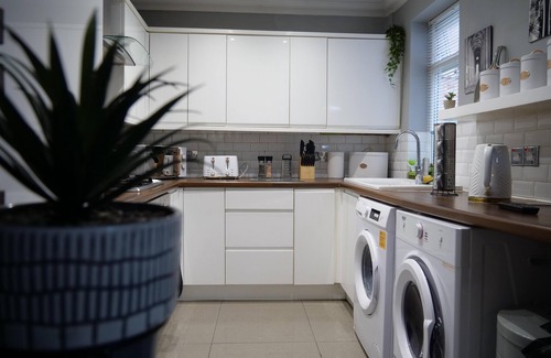 Liverpool House | Stunning 5-Bed House in Liverpool! Great Location!