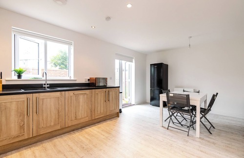 Ashford House | Stunning 5-Bed House in Ashford