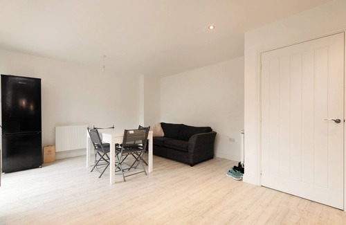 Ashford House | Stunning 5-Bed House in Ashford
