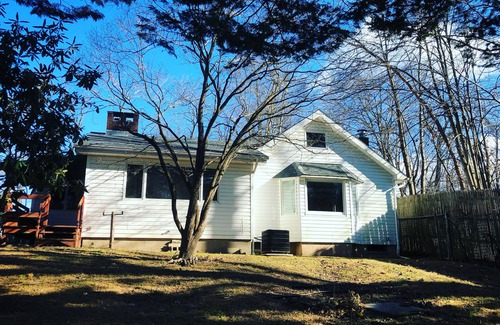 Mount Marion House | Stunning 5 bed Waterfront Oasis with deck over the River