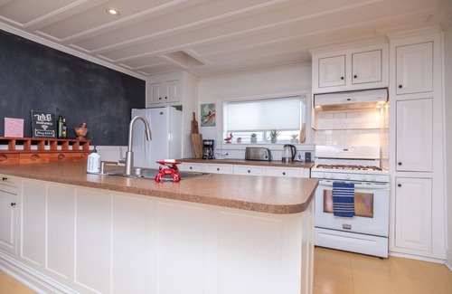 Southampton House | Stunning 5-Bedroom Historic Home in Southampton - steps to the beach!