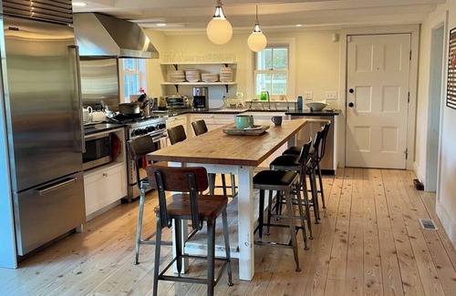 Red Hook House | Stunning 5-bedroom Dutchess Co. home near Rhinebeck, Omega, Bard College, skiing