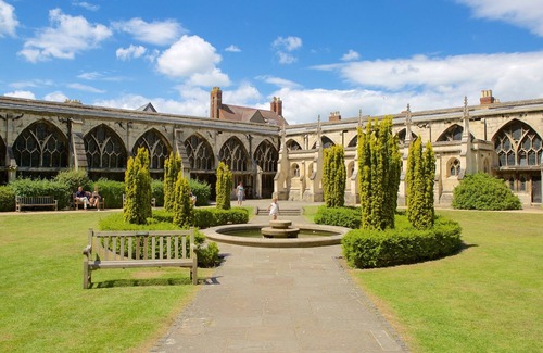 Gloucester House | Stunning 5 Bedroom Family Town House - Sleeps 10