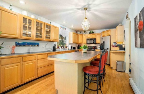 Ludington House | Stunning 5 Bedroom home blocks from Lake Michigan!