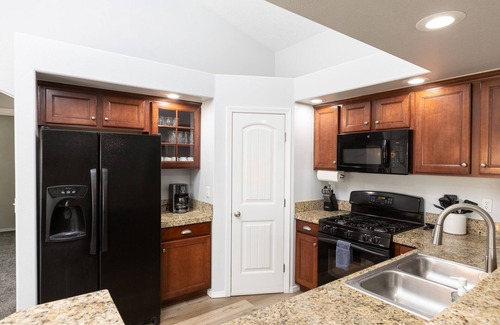 Meridian House | Stunning, 5 bedroom house in Meridian, with pool access!