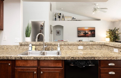 Meridian House | Stunning, 5 bedroom house in Meridian, with pool access!