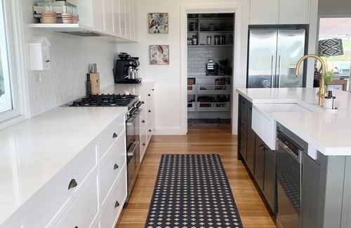 Jerrara House | Stunning 5-bedroom rural homestead 5 mins from Kiama with pool and tennis court