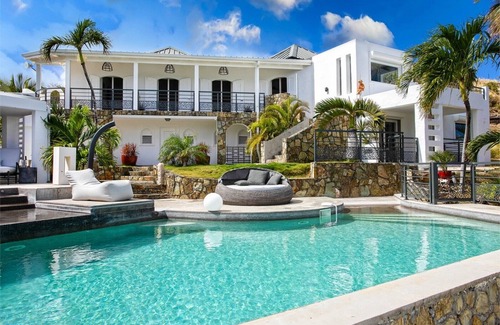 Nettle Bay Villa | Stunning 5 Bedroom Villa 8 Minutes Walk to the Beach in Terres Basses, St Martin