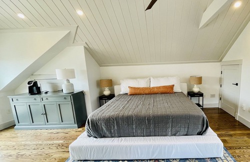 Katama House | Stunning 5 BR Contemporary Beach Home. Heated Pool & tennis/pickle ball court.