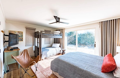 Katama House | Stunning 5 BR Contemporary Beach Home. Heated Pool & tennis/pickle ball court.