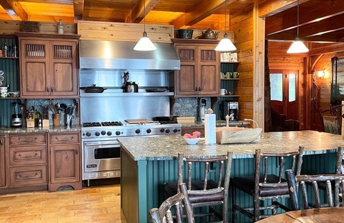 Alton House | Stunning 5 BR Lakefront Home with Private Gym & Boat House