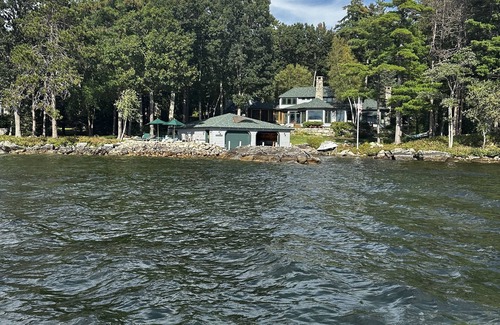 Alton House | Stunning 5 BR Lakefront Home with Private Gym & Boat House
