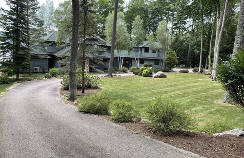 Alton House | Stunning 5 BR Lakefront Home with Private Gym & Boat House