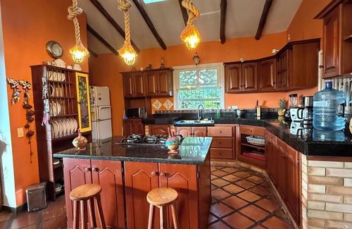Pereira Villa | Stunning 5 BR Villa with Mountain Views & WiFi in COMBIA-Pereira, CO