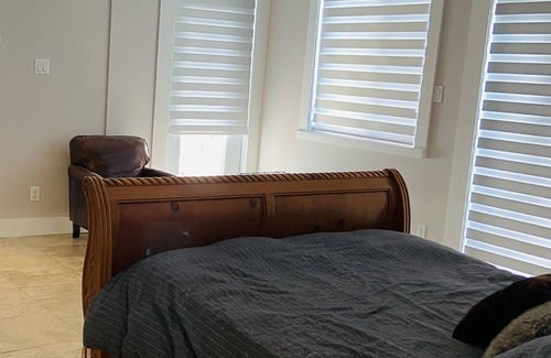 Sutton House | Stunning 5bdroom cottage with lake!