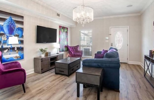 Tulane - Gravier Condo | **STUNNING 5BR for Fabulous Social Distancing**