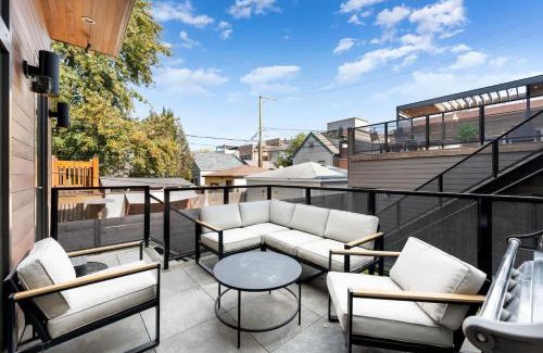 Wicker Park House | Stunning 5BR Home in Heart of Chicago with 2 Rooftops