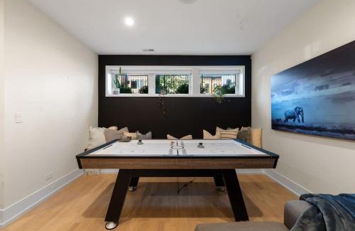 Wicker Park House | Stunning 5BR Home in Heart of Chicago with 2 Rooftops