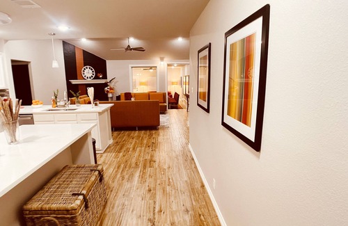 Round Rock House | Stunning 5BR Sleeps 14 Round Rock for Large Team Events