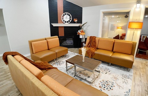 Round Rock House | Stunning 5BR Sleeps 14 Round Rock for Large Team Events