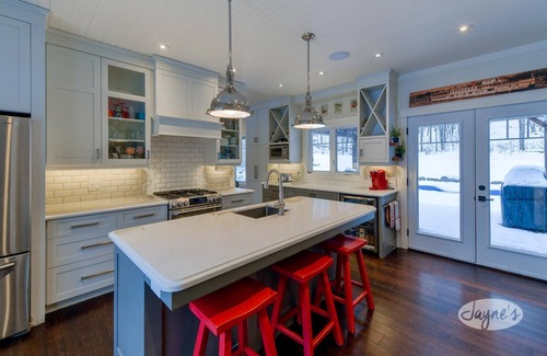 Bracebridge Cottage | Stunning 6 Bed, 6 Bath Pool! Hot Tub! Private Oasis! Poolside Cabana! Gym!