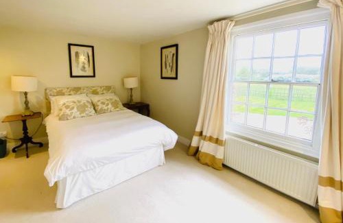 Abbess Roding House | Stunning 6-bed country house with heated pool