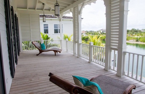 Old Fort Bay House | Stunning 6 bedroom on canal, pool, golf cart & optional Old Fort Bay Club access