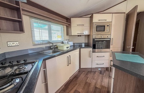 Walton on the Naze House | Stunning 6 berth caravan with decking at Naze Marine Holiday Park ref 17365BR
