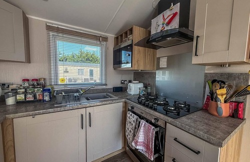 Felixstowe House | Stunning 6 berth caravan at Suffolk Sands Holiday Park ref 45031G