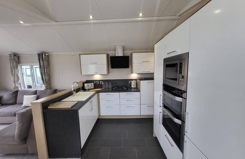 Clacton-on-Sea House | Stunning 6 berth caravan with decking at Valley Farm Holiday Park ref 46682B