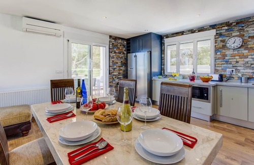 Tarraula Villa | STUNNING 7 BEDROOM MODERN VILLA, PRIVATE POOL, GAMES ROOM, WIFI