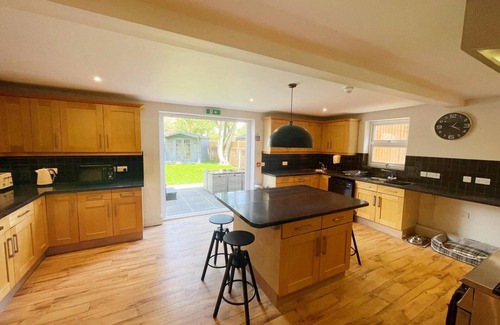 Gorleston-on-Sea House | Stunning 8-Bed House with Sea & Beach Views