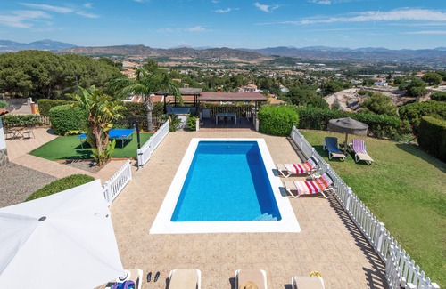 Pinos de Alhaurin Villa | Stunning Andalusian villa with heated pool and garden 20 minutes from the beach